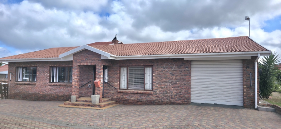 3 Bedroom Property for Sale in Hartenbos Central Western Cape